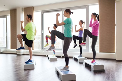 LES BIENFAITS DU STEP par votre salle de sport Planète forme Limoges